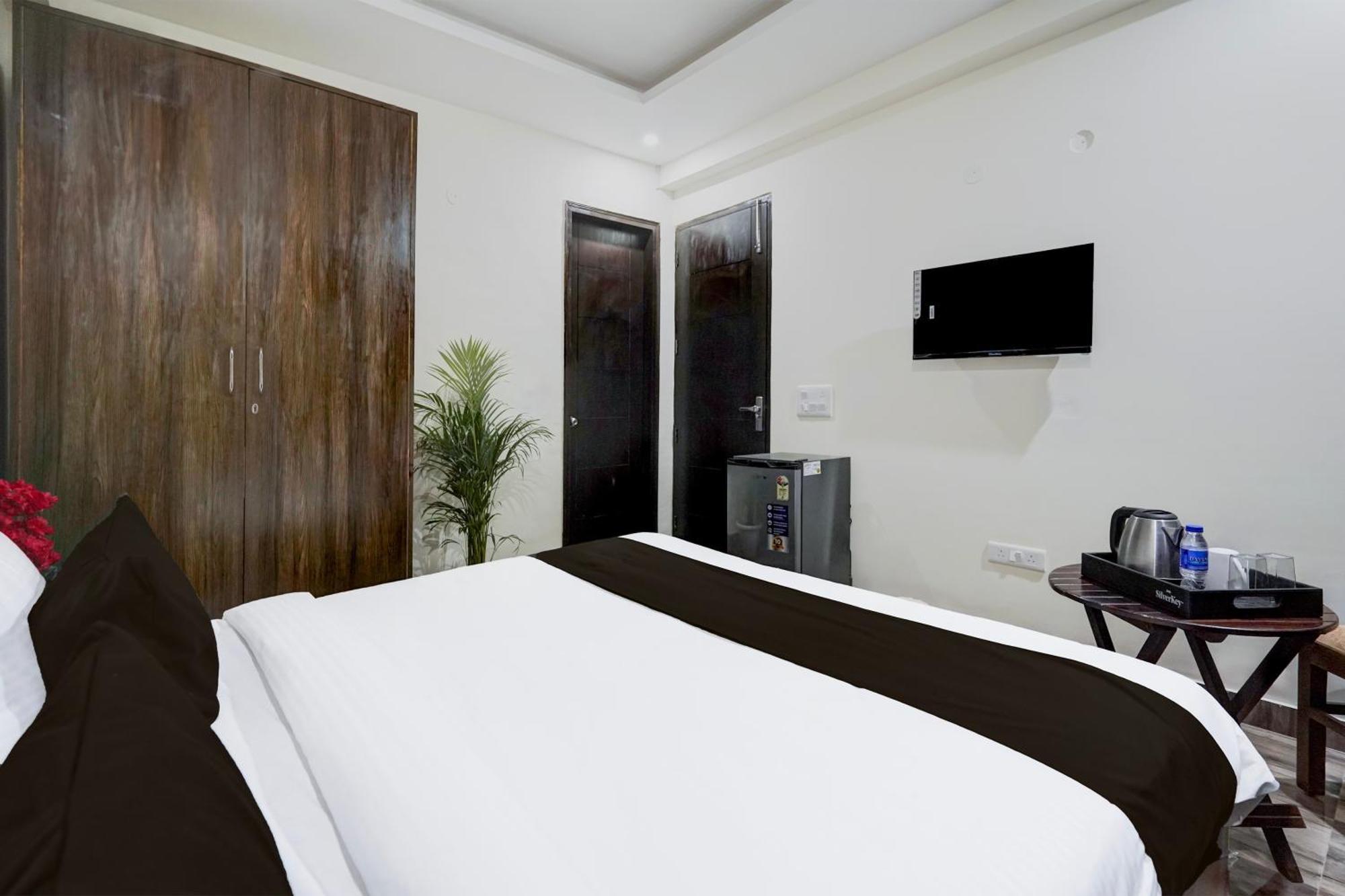 Townhouse Delight Inn 구르가온 외부 사진