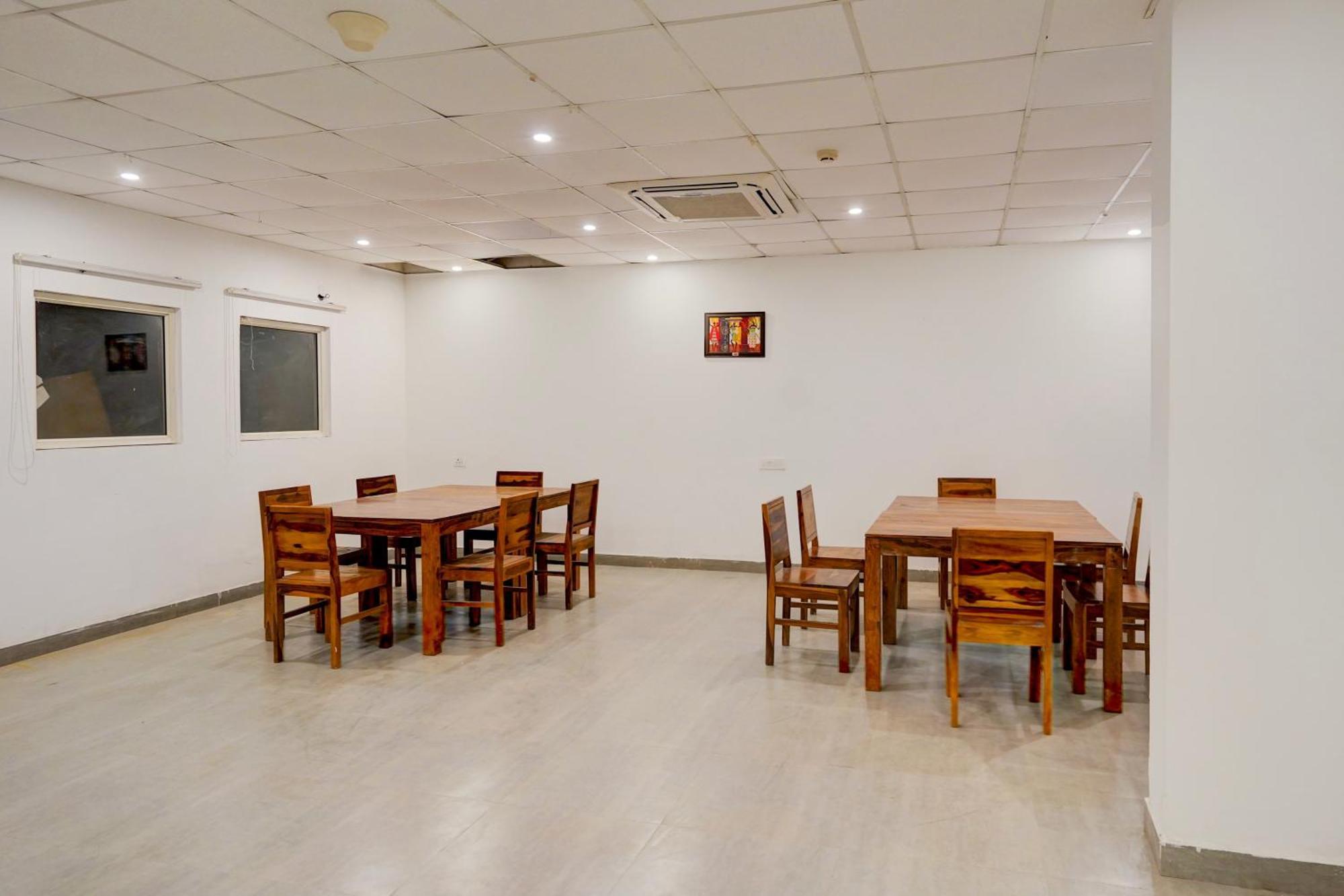 Townhouse Delight Inn 구르가온 외부 사진