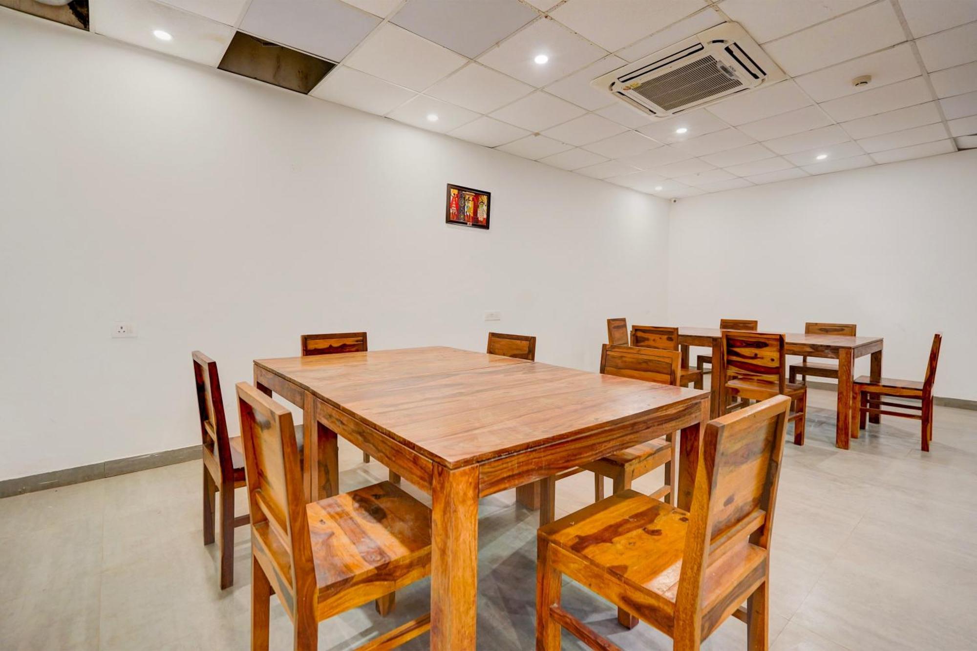 Townhouse Delight Inn 구르가온 외부 사진